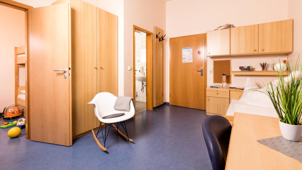 Blick in unsere Zimmer mit Schaukelstuhl